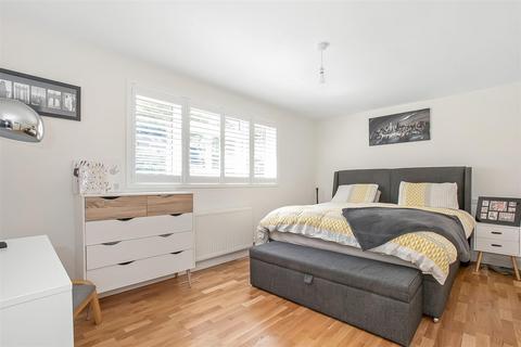 111 Valley Road, Kenley, CR8 5BY