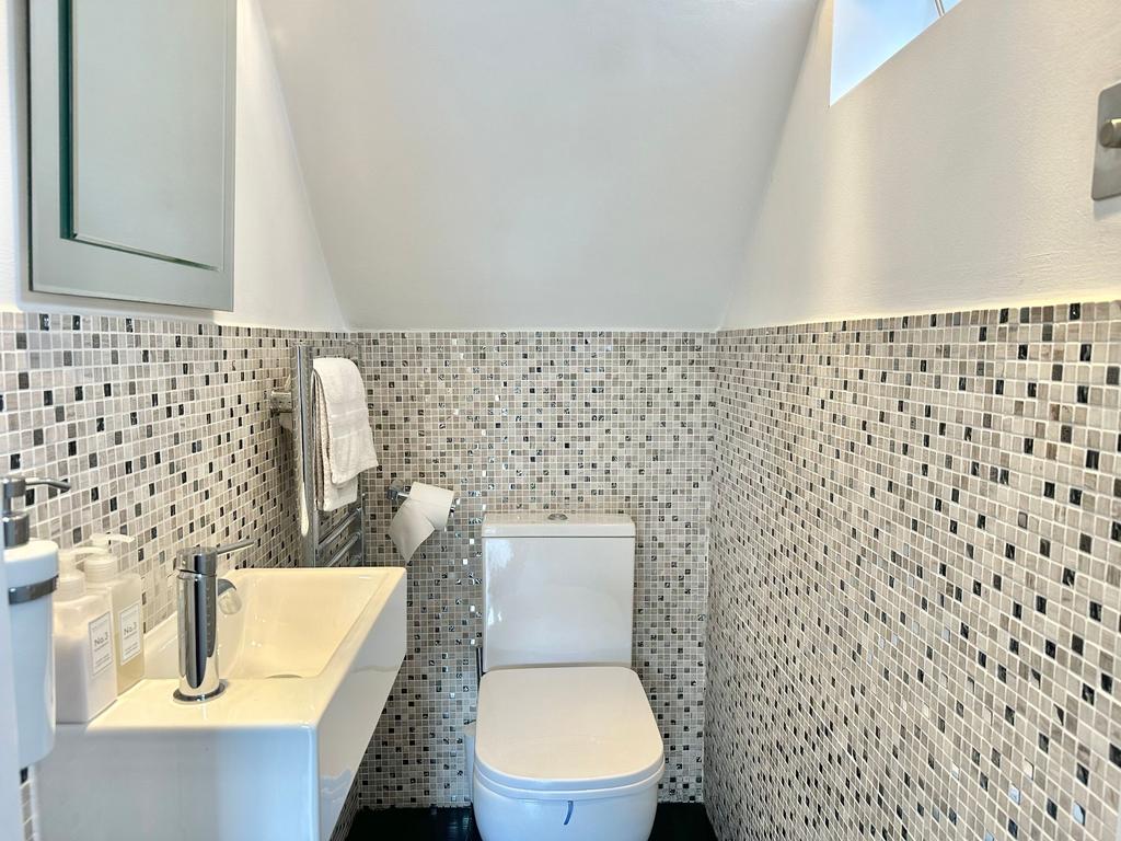 Guest Cloakroom/WC