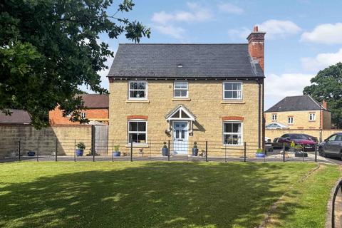3 bedroom semi-detached house for sale, Alicia Close, Swindon SN25