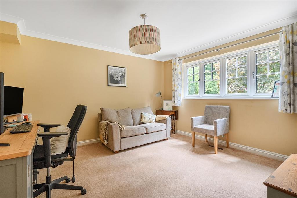 Study/ 5th Bedroom