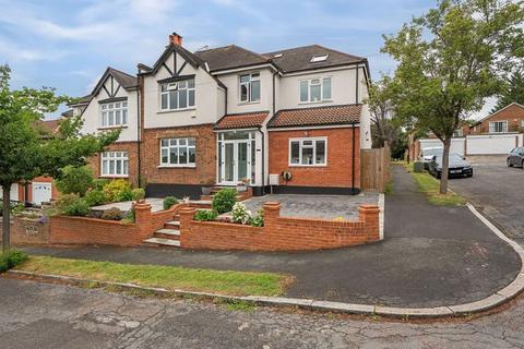 16 Downs Road, Purley, CR8 1DS
