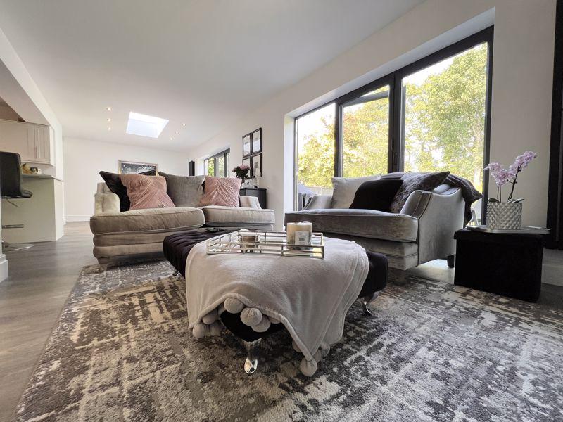 Extension Lounge