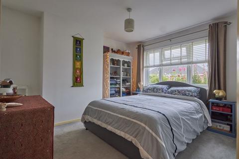 64 Brookside Crescent, Exeter, EX4 8NE