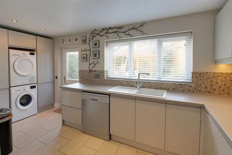 18 Salter Close, Trowbridge, BA14 7TD