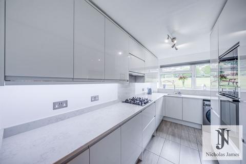 2 bedroom apartment for sale, Sandford Court, Bosworth Road, Barnet EN5