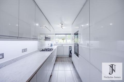 2 bedroom apartment for sale, Sandford Court, Bosworth Road, Barnet EN5