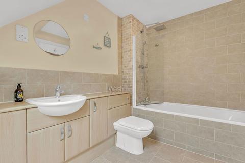 22 Admiral Place, London, SE16 5NY
