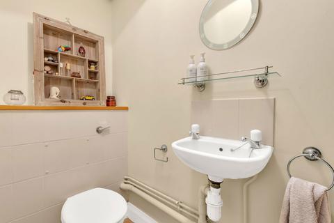 22 Admiral Place, London, SE16 5NY