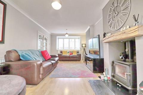 3 bedroom semi-detached house for sale, Glen Avenue, Manchester M28