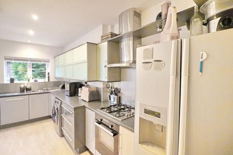 3 bedroom semi-detached house for sale, Glen Avenue, Manchester M28