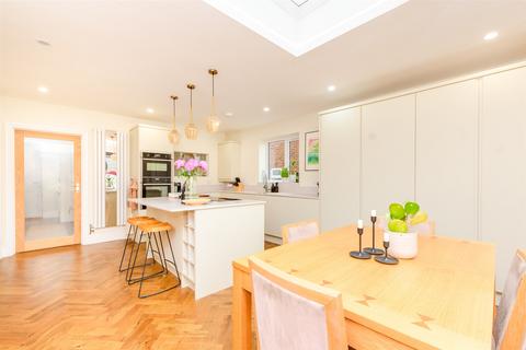 2 bedroom semi-detached house for sale, Crescent Way, Chatham ME5
