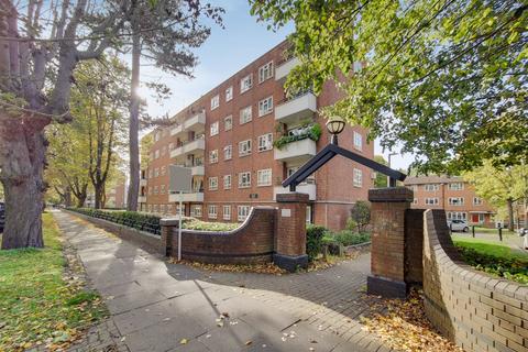 4 bedroom flat for sale, Busby House, Aldrington Road, London