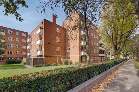 4 bedroom flat for sale, Busby House, Aldrington Road, London