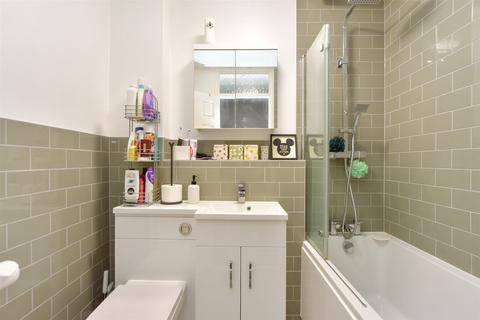 2 bedroom terraced house for sale, Merleburgh Drive, Kemsley, Sittingbourne, Kent