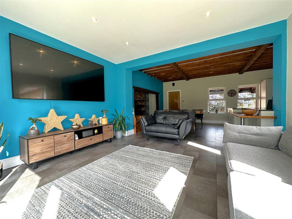 Sitting Room Through To Dining Kitchen 673