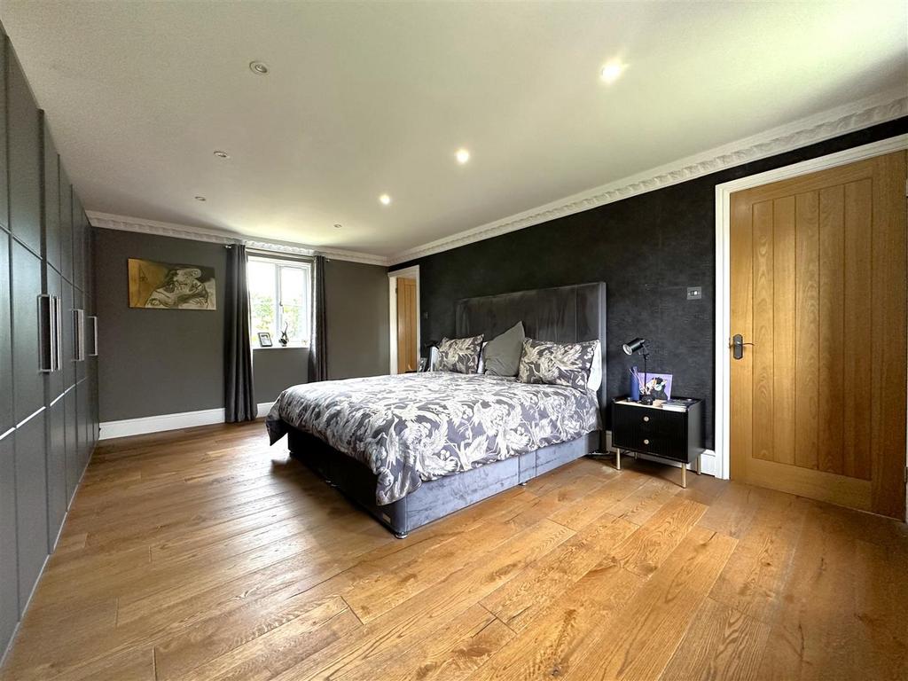 Master Bedroom 589