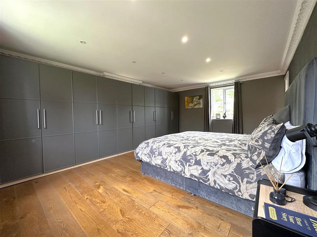 Dual-Aspect Master Bedroom 585