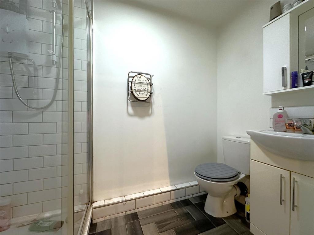Annexe En-Suite Shower Room 010