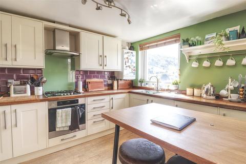 15 Broad Park Crescent, Ilfracombe, EX34 8DX
