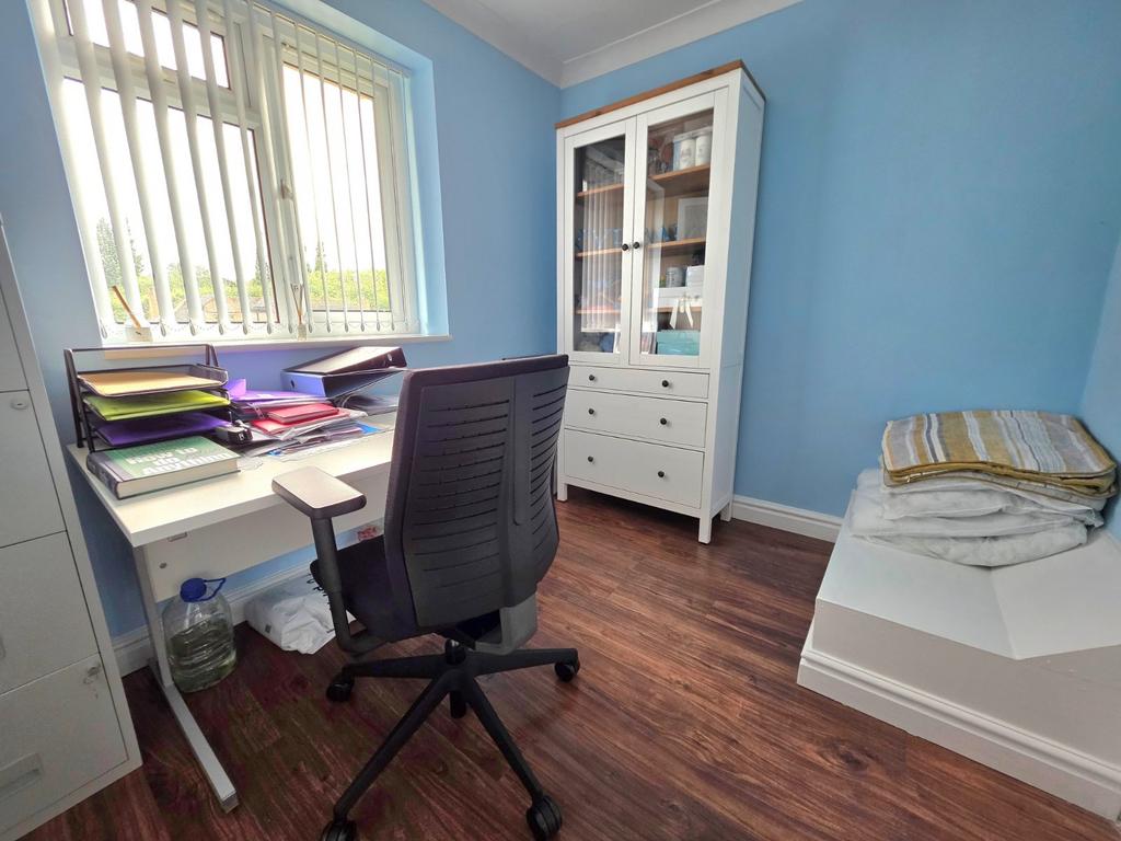Bedroom 4/Study