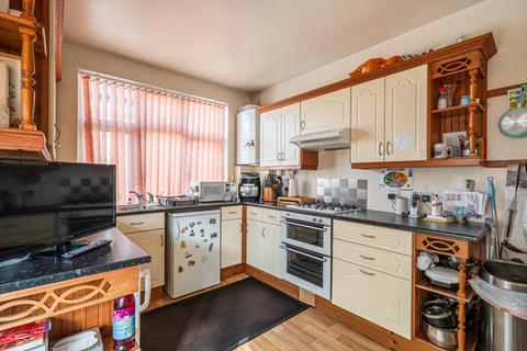 2 bedroom bungalow for sale, Mavis Avenue, Surrey KT19