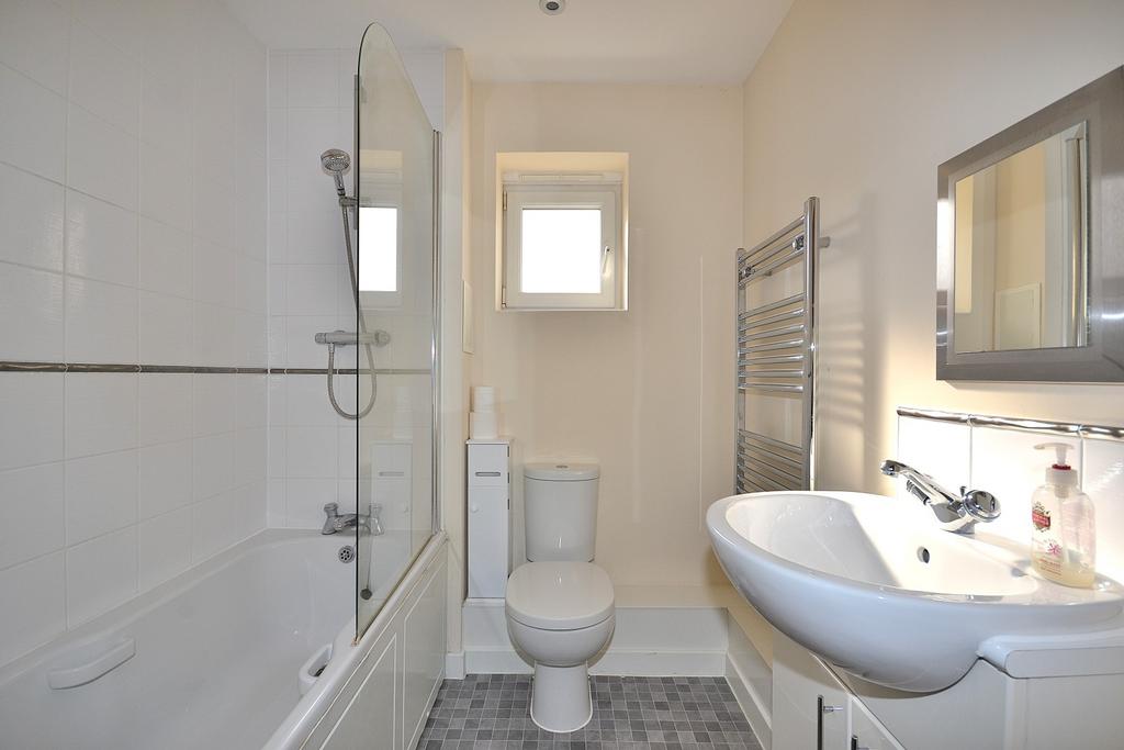 38 Tork Way Bathroom