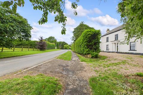 4 bedroom detached house for sale, Back Lane, Hull HU12