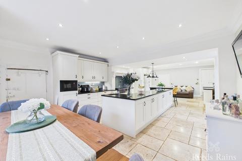 4 bedroom detached house for sale, Back Lane, Hull HU12