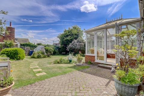 2 bedroom bungalow for sale, Chestnut Lane, Hazlemere HP15
