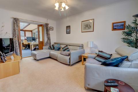 3 bedroom semi-detached house for sale, Oak Road, Buckinghamshire HP27