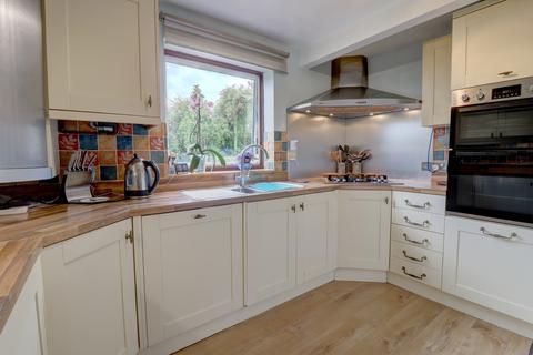 3 bedroom semi-detached house for sale, Oak Road, Buckinghamshire HP27