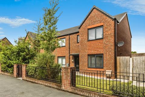 3 bedroom end of terrace house for sale, Bradford Road, Manchester M40