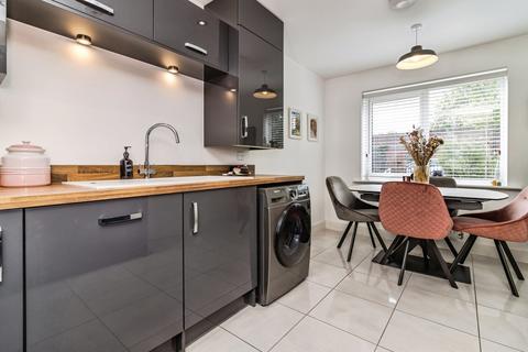 3 bedroom end of terrace house for sale, Bradford Road, Manchester M40