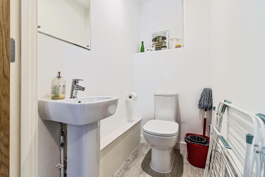 Cloakroom/Wc