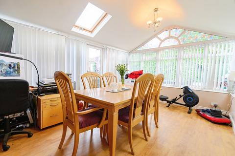 6 Farringdon Drive, Radcliffe, Manchester, M26 3WS