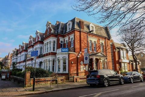 Healthcare facility to rent, 337 Uxbridge Rd London W3 9RA