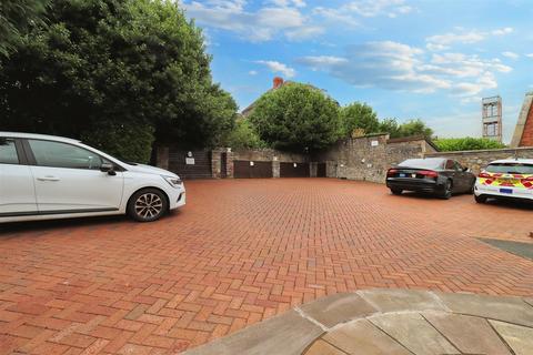 Office to rent, 28 Old St Clevedon BS21 6BY
