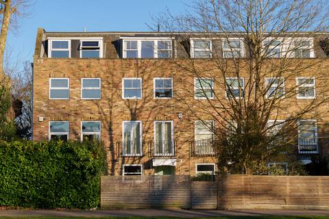 4 bedroom terraced house for sale, Woodford Road, London, E18