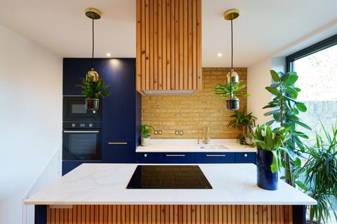 4 bedroom terraced house for sale, Woodford Road, London, E18