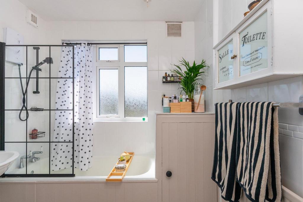 4 S4 RKE - Bathroom C.jpg