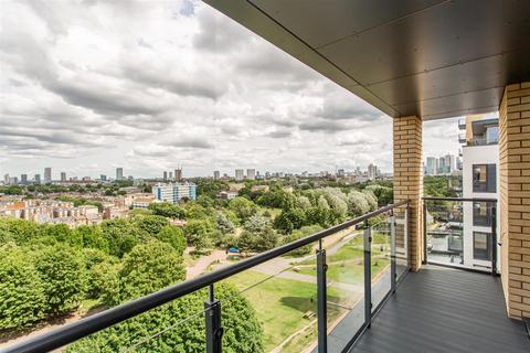 1 bedroom flat for sale, Regalia Point, Bethnal Green, E2