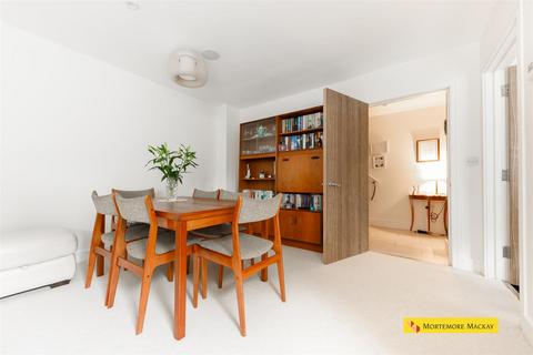 5 Henrietta Gardens, London, N21 3BF