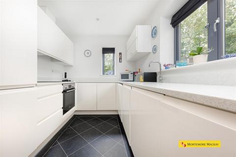 5 Henrietta Gardens, London, N21 3BF