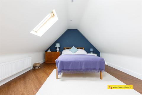 5 Henrietta Gardens, London, N21 3BF