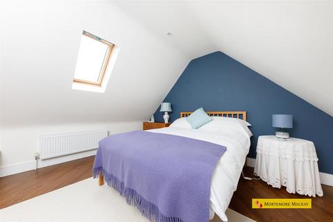 5 Henrietta Gardens, London, N21 3BF