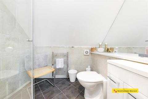 5 Henrietta Gardens, London, N21 3BF