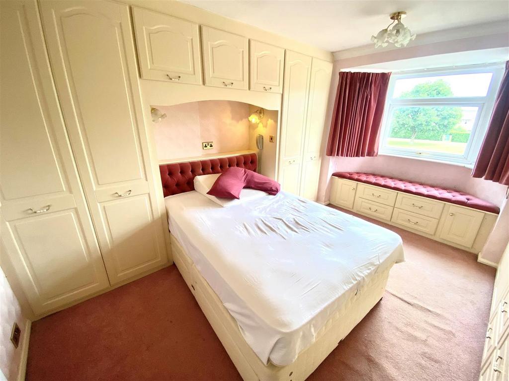 Bed 1.jpg
