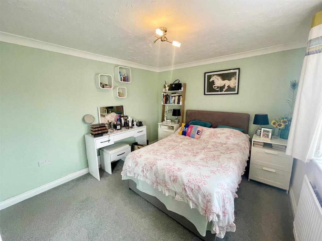 Bedroom 1.jpg