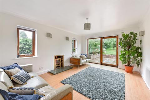 undefined, Passfield Road, Passfield, Liphook