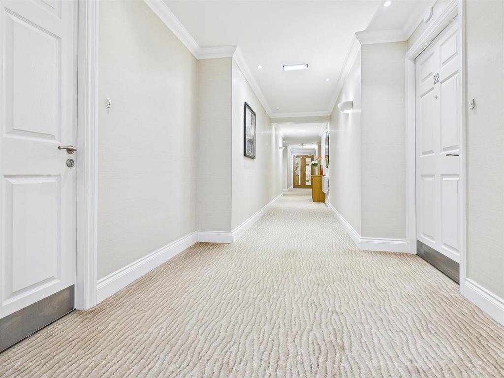 CAM02655 G0-PR0313-STILL013 alt.jpg